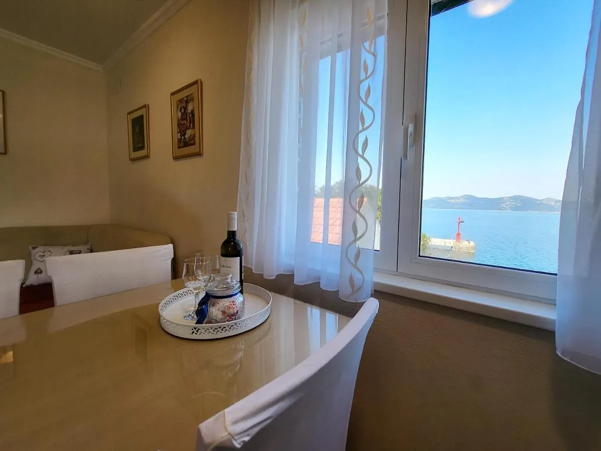 Holiday Home Duje Mali Iz 0*,