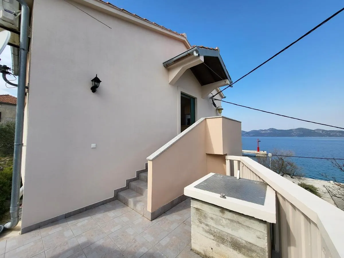 Holiday Home Duje Mali Iz 0*,