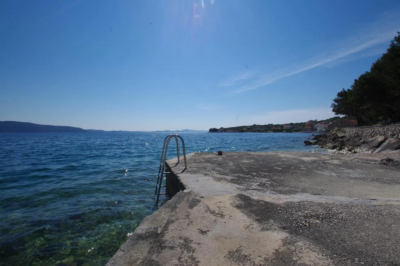 Holiday Home Duje Mali Iz 0*,